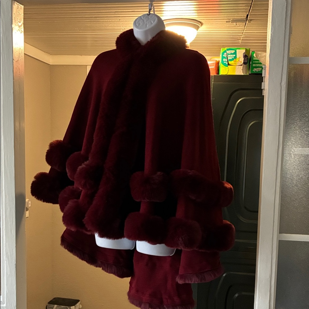 Hooded Elegant Burgundy Cape with Faux Fur Trim